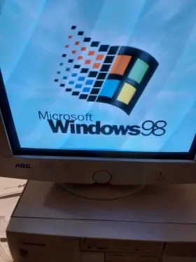 9GLRS AOC Crt Vga Monitor Gaming