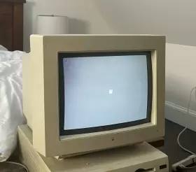 M1787 APPLE Display Crt Monitor