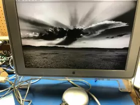 M5562 APPLE Cinema Display Ufo Stand Connector
