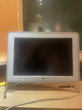 M8893ZM-A APPLE Cinema Widescreen Lcd Monitor