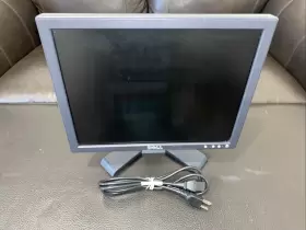 Y9998 DELL Lcd Monitor Vga #3