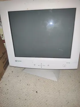 EVF720 GATEWAY Crt Vga Computr Monitor Gaming
