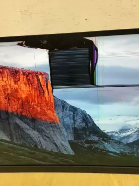 63DBRAR1US LENOVO Thinkvision Ultra Monitor Cracked Screen #2