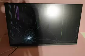 27MP400-B LG Fhd Ips Borderless Freesync Monitor Cracked