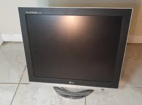 L1720P LG Lcd Monitor Turn Feee