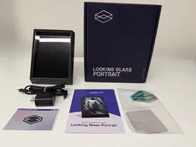 850009853059 LOOKING GLASS FACTORY Portrait Holographic