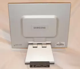 172X SAMSUNG Syncmaster Dvi Lcd Monitor Folded Stand #3