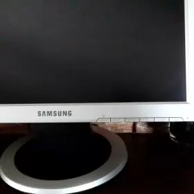 713N SAMSUNG Gaming Monitor Screen #2
