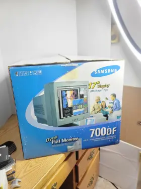 AV17KOBLK SAMSUNG Crt Monitor Dyna Flat Screen Vga Great
