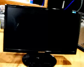 EK2220DX SAMSUNG Widescreen Lcd Monitor Power Video Cables