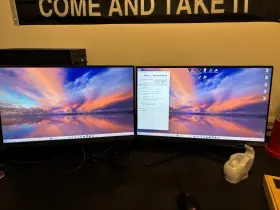 GW3290QT-KT1 SAMSUNG Dual Monitor Gaming Station