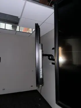 PN-E802 SHARP Led Monitor #2