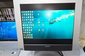 SDM-HX93 SONY Flat Panel Lcd Display Monitor