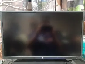 27-IPS-4K Z-EDGE Uhd Monitor Light Speakers
